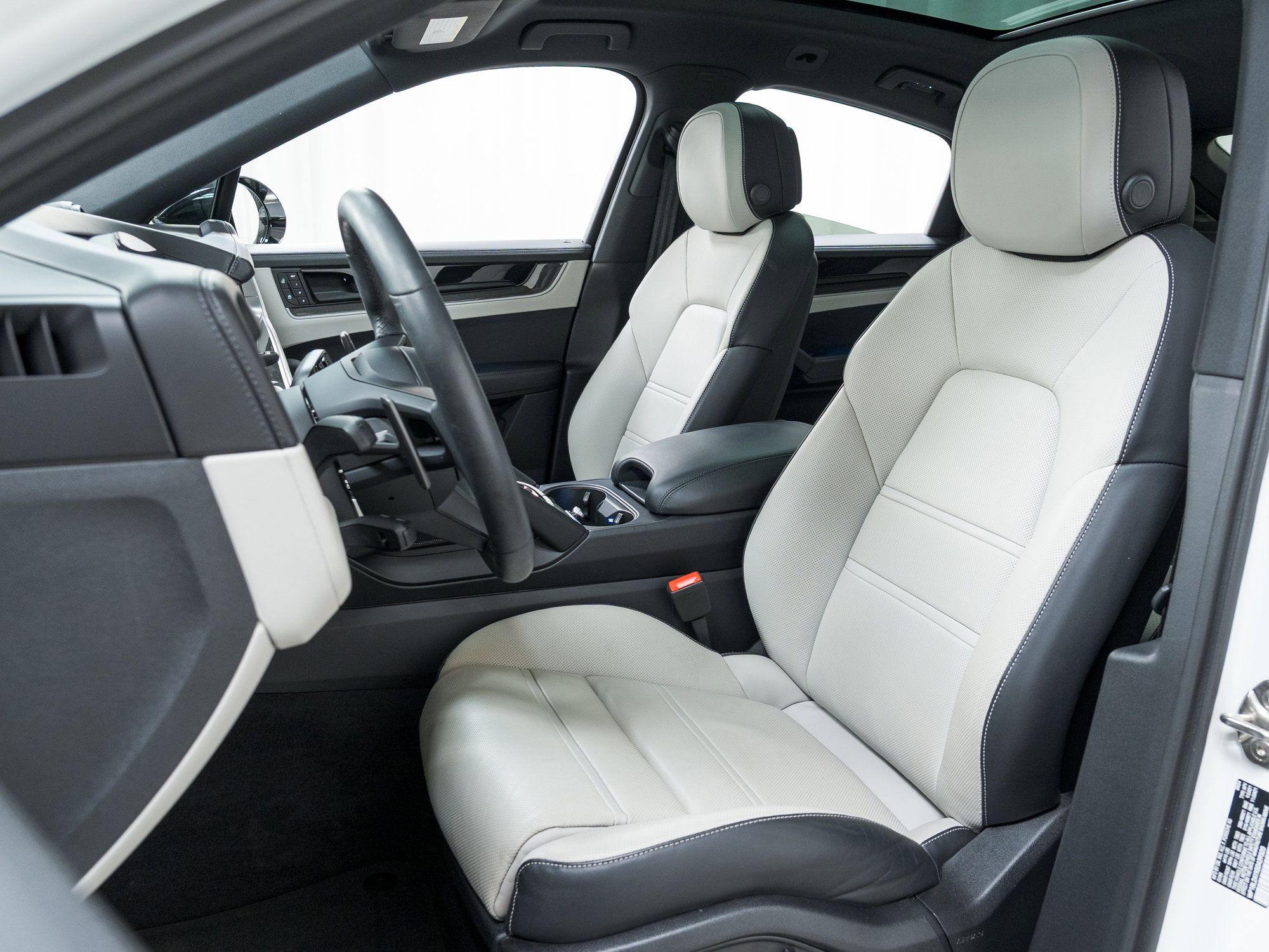 Used 2025 Porsche Cayenne S AWD/4WD image 5