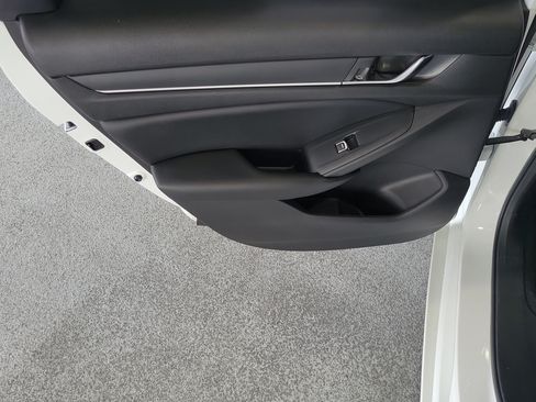 Used 2022 Honda Accord Sport image 11