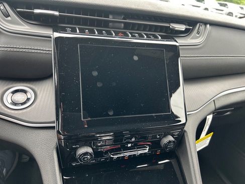 New 2025 Jeep Grand Cherokee 4WD image 12