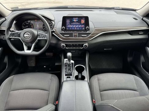 Used 2023 Nissan Altima 2.5 SV image 2