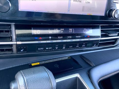 Used 2023 Toyota Sienna XLE Woodland Edition AWD/4WD image 33