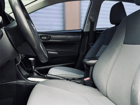 Used 2017 Toyota Corolla L FWD image 3