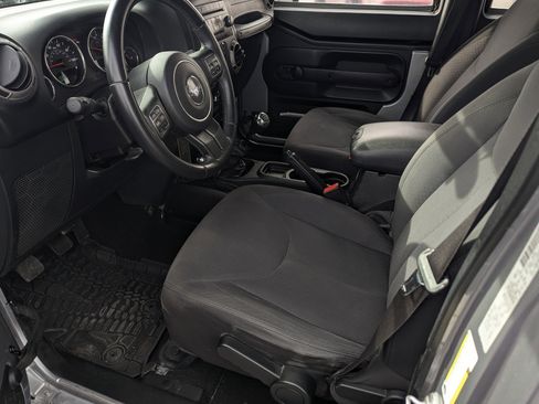 Used 2016 Jeep Wrangler Unlimited Sport w/ Connectivity Group image 9