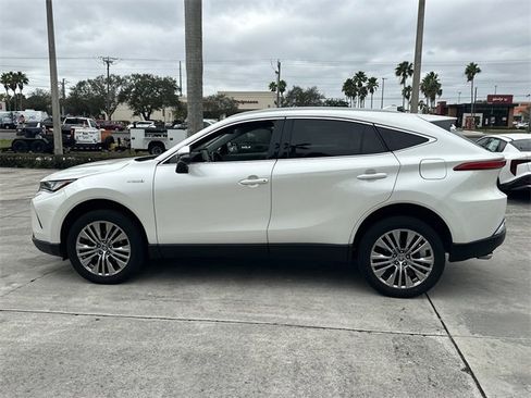 Used 2021 Toyota Venza XLE w/ Softex Package image 14