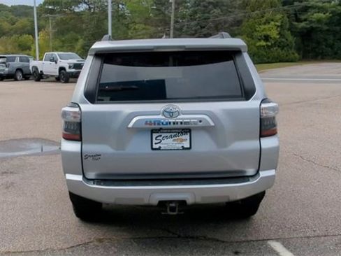 Used 2020 Toyota 4Runner SR5 image 7