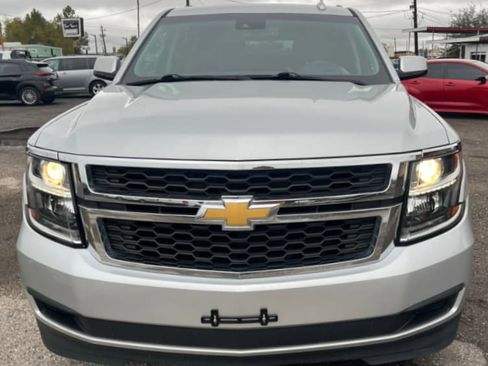 Used 2020 Chevrolet Suburban LT image 2
