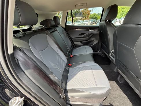 Used 2026 Volkswagen Tiguan SE FWD image 40