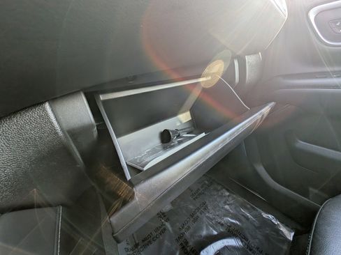 Used 2024 Chevrolet Suburban LT image 34