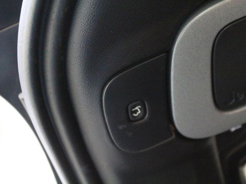 Used 2016 Jeep Cherokee Trailhawk w/ Comfort/Convenience Group image 30