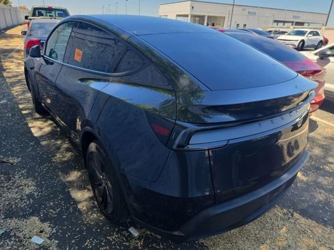 Used 2026 Tesla Model Y AWD image 5