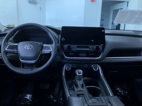 Certified 2026 Toyota Grand Highlander AWD image 17
