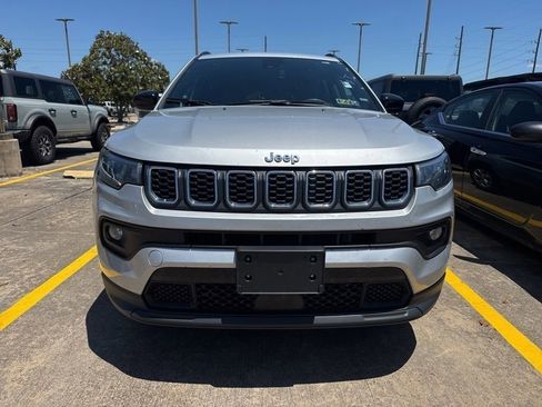 Used 2024 Jeep Compass Latitude AWD/4WD image 2