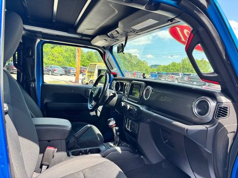 Used 2021 Jeep Wrangler Unlimited Sahara AWD/4WD image 12