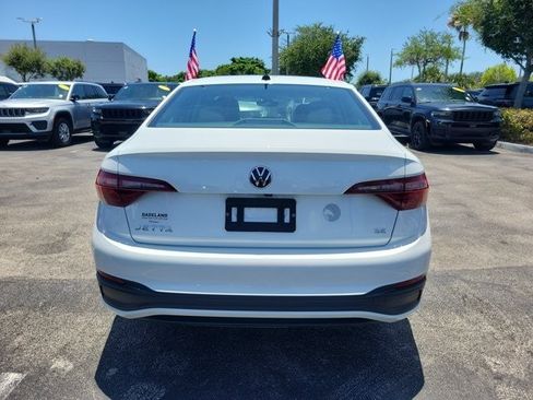 Used 2024 Volkswagen Jetta SE FWD image 7