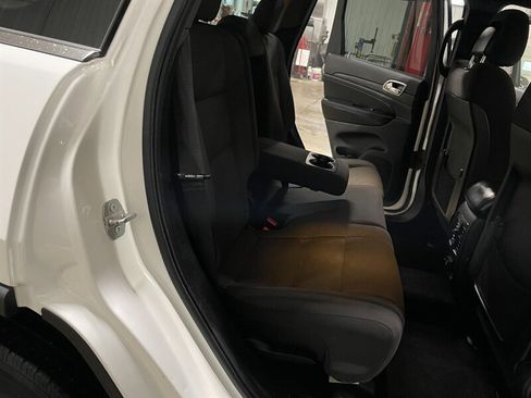 Used 2019 Jeep Grand Cherokee Laredo w/ Security & Convenience Group image 18