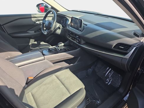 Used 2025 Nissan Rogue SV FWD image 10