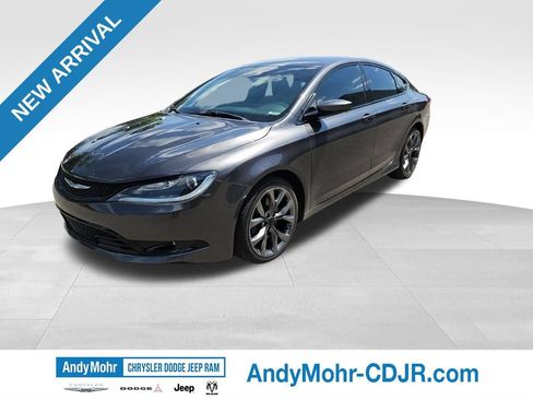 Used 2016 Chrysler 200 S w/ Navigation & Sound Group I FWD image 3