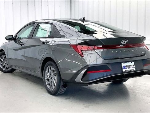New 2026 Hyundai Elantra Hybrid FWD image 5