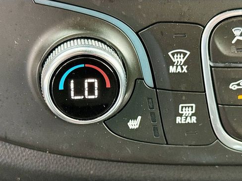 Used 2022 Chevrolet Traverse LT image 34