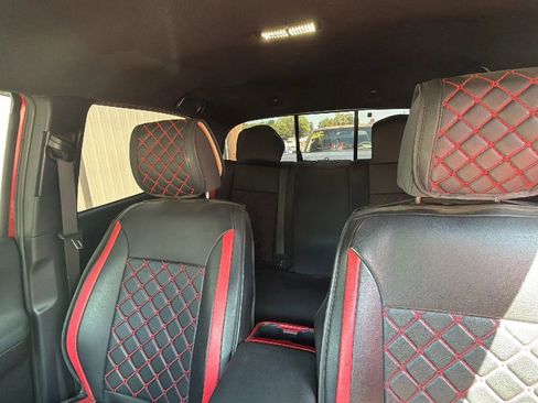Used 2019 Toyota Tacoma TRD Off-Road AWD/4WD image 6