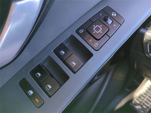 Used 2023 Kia Niro EX Touring image 25
