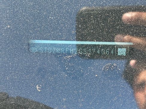 Used 2016 Toyota Highlander Plus FWD image 5