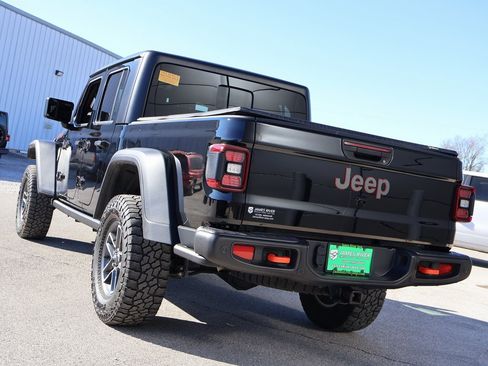 Used 2024 Jeep Gladiator Mojave w/ Technology Group image 3