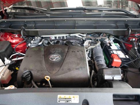 Used 2020 Toyota Highlander XLE AWD/4WD image 31