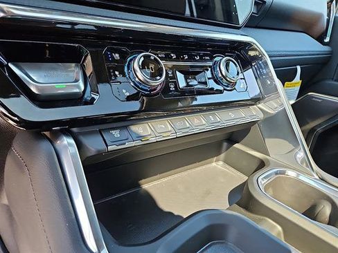 New 2025 GMC Sierra 2500 Denali w/ Denali Reserve Package image 17