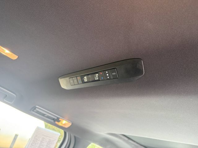 Certified 2025 Toyota Sienna Limited AWD/4WD image 32