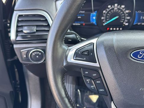 Used 2016 Ford Fusion SE image 16