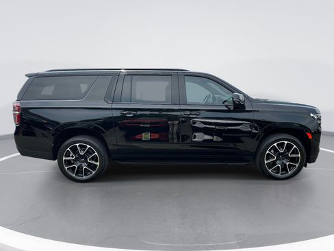 Used 2023 Chevrolet Suburban RST w/ Luxury Package AWD/4WD image 4