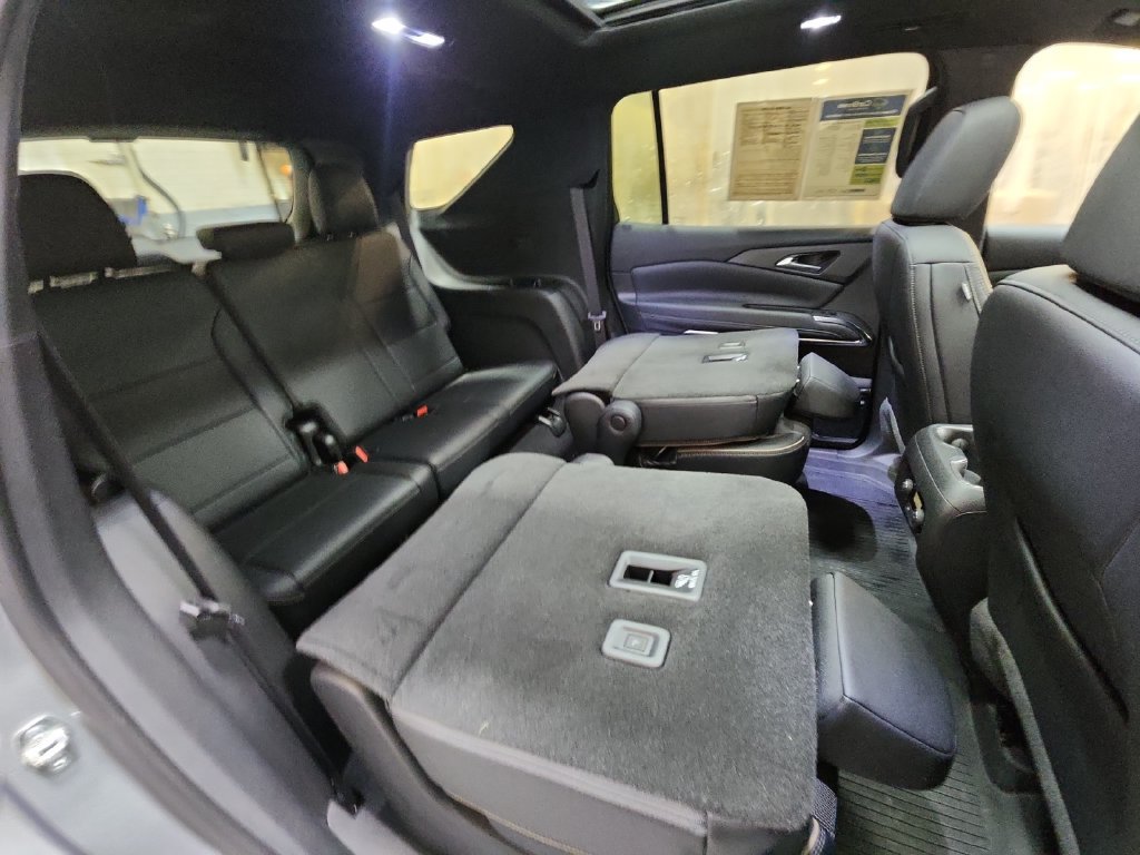 Certified 2025 Chevrolet Traverse High Country w/ LPO, Floor Liner Package AWD/4WD image 35