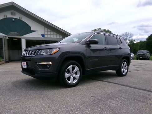 Used 2020 Jeep Compass Latitude w/ Cold Weather Group AWD/4WD image 10