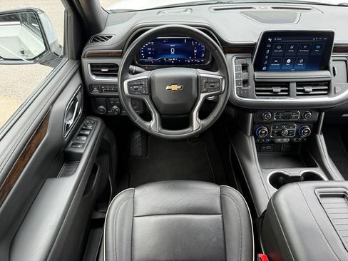 Used 2023 Chevrolet Suburban Premier RWD image 27
