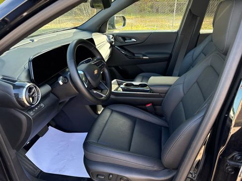 Used 2025 Chevrolet Equinox LT w/ Convenience Package II image 10