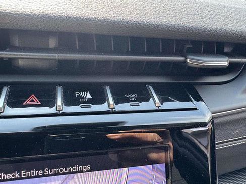 Used 2023 Jeep Grand Cherokee Altitude AWD/4WD image 15