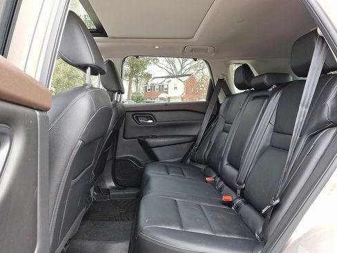 Certified 2022 Nissan Rogue SL w/ SL Premium Package image 10