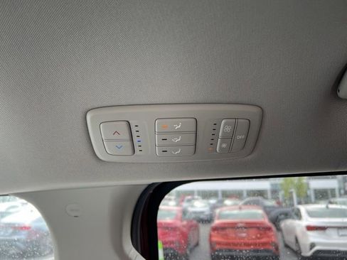 Certified 2024 Kia Carnival LX image 31