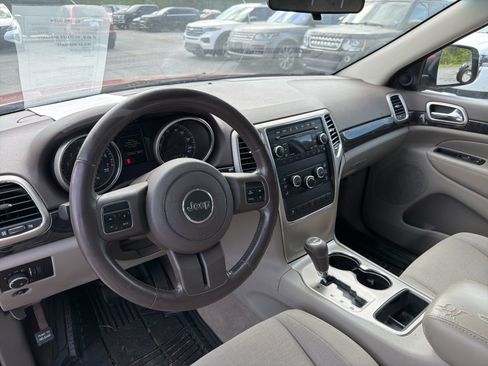 Used 2011 Jeep Grand Cherokee Laredo RWD image 8