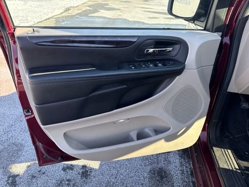 Used 2018 Dodge Grand Caravan SE w/ Power Convenience Group I image 16