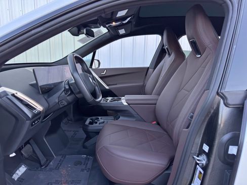Used 2022 BMW iX xDrive50 w/ Sport Package image 17