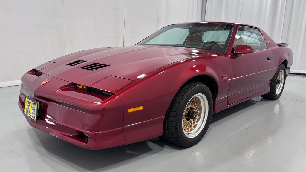 Used 1987 Pontiac Firebird Trans Am RWD image 1
