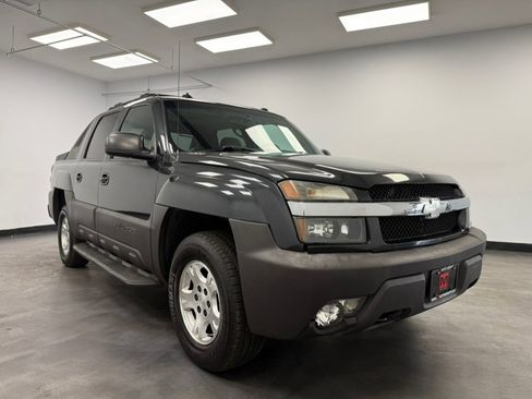 Used 2003 Chevrolet Avalanche 4x4 w/ Suspension Package, Off-Road image 12