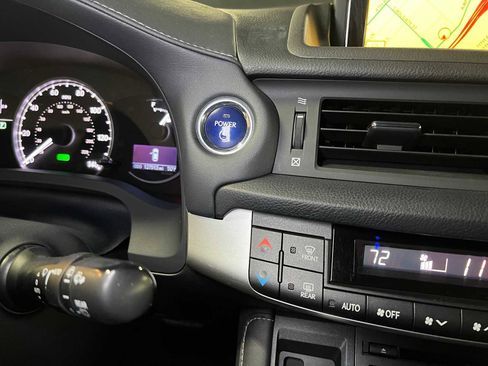 Used 2011 Lexus CT 200h Premium image 30