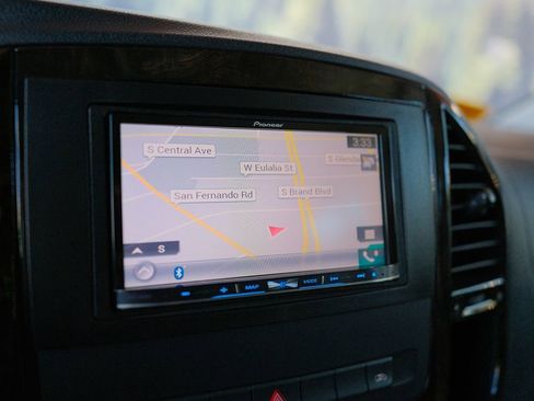 Used 2018 Mercedes-Benz Metris Passenger image 18