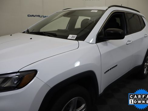 Used 2024 Jeep Compass Latitude AWD/4WD image 12