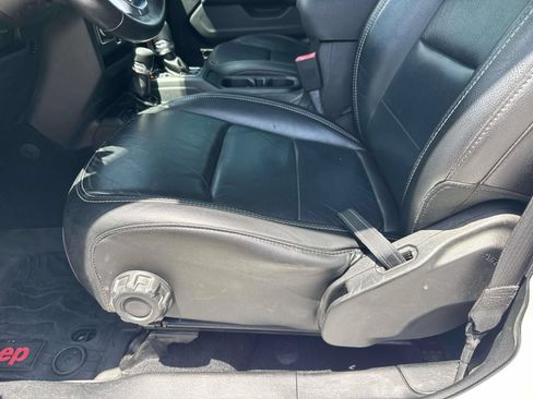 Used 2018 Jeep Wrangler Unlimited Sahara AWD/4WD image 18