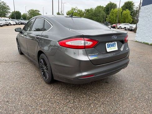 Used 2016 Ford Fusion SE w/ Equipment Group 202A FWD image 3