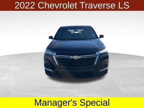 Used 2022 Chevrolet Traverse LS image 2
